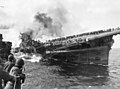 USS Franklin uçak gemisi Japon bombardıman uçağı "Ginga" tarafından bombalandı.