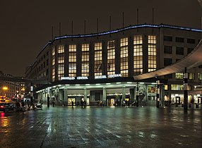 2017 年一晚 天文暮光下布魯塞爾一個火車站