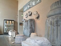 Oggetti provenienti da Persepoli, esposti al Louvre