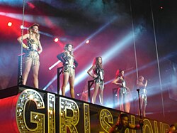 Girls Aloud-koncert Londonban (2013).