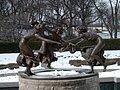 "Ba thiếu nữ đang khiêu vũ" của nhà điêu khắc người Đức Walter Schott