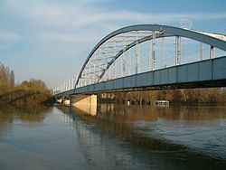 גשר בסגד מעל לנהר הטיסה