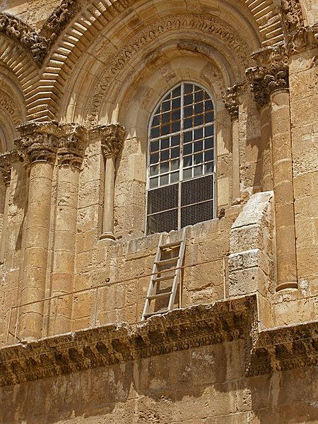 File:Immovable ladder on ledge over entrance to Church of the Holy Sepulchre.jpg