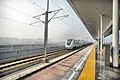 3.4 - 9.4: La staziun da Pixian dil tren-intercity Chengdu–Dujiangyan en la China.