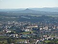 Delni pogled na Santiago de Compostela s Pico Sacro v ozadju