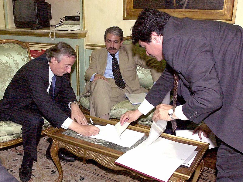 File:Néstor Kirchner interviene Santiago del Estero-Buenos Aires-29 de marzo de 2004.jpg