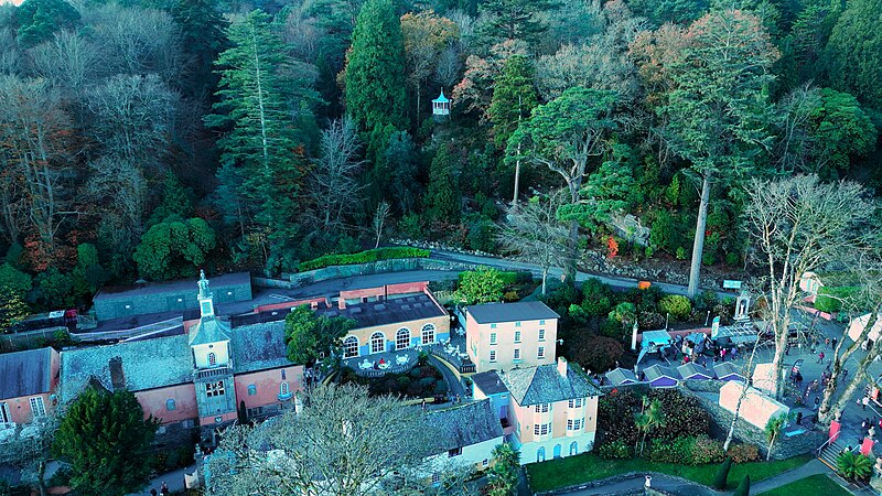 File:Aerial image of Portmeirion, Gwynedd, Wales (Cymru) - pentref Eidalaidd, Rhagfyr 2022 29.jpg
