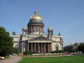 ペテルブルクの聖イサアク大聖堂はピョートル大帝の命によって建立され、エカチャリーナ2世の移転改築を経てアレクサンドル1世に改修された大聖堂。仏人モンフェランの設計。1818年着工、1858年完成。ロシア・ビザンティン様式。