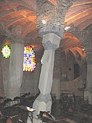 Sostre de la cripta de la Colònia Güell amb arcs parabòlics