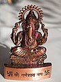 Statuette hindoue du dieu Ganesh avec svastika