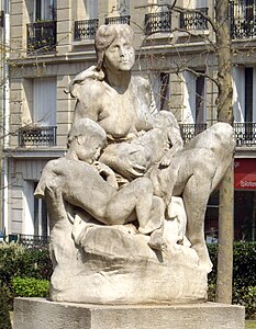 Maternité (1899), Paris, square de la place Adolphe-Chérioux.
