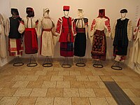 Виставка жіночих сорочок у музеї Івана Гончаря (Київ)