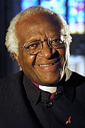 Desmond Tutu pada 2004