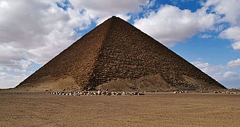 La pyramide rouge de Snéfrou à Dahchour.