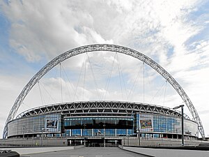 Das Wembley-Stadion (Außenansicht, 2013)