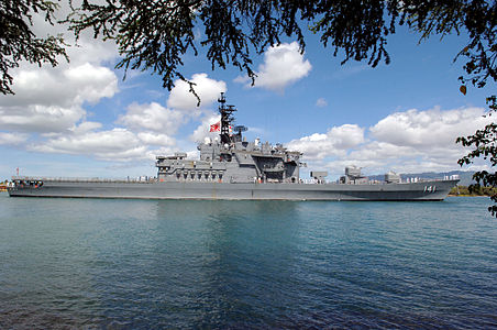 Japonya'nın Deniz Öz Savunma Kuvvetleri'ne bağlı Haruna sınıfı refakat gemisi'nin birinci gemisi Haruna (DDH-141) RIMPAC (Rim of the Pacific Exercise) 2008'e katılmak için Pearl Harbor'da (Oahu, Hawaii, 26 Haziran 2008). (Üreten: 2008: Michael R. McCormick, USN)