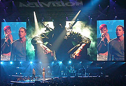 Eminem và Rihanna biểu diễn "Love the Way You Lie" tại E3 2010