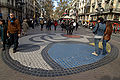 Mozaiko de Miró sur la "Ramblas" de Barcelono