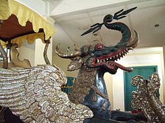 Le Kereta Kencana Singabarong associant les trois symboliques hindouiste, chinoise et musulmane