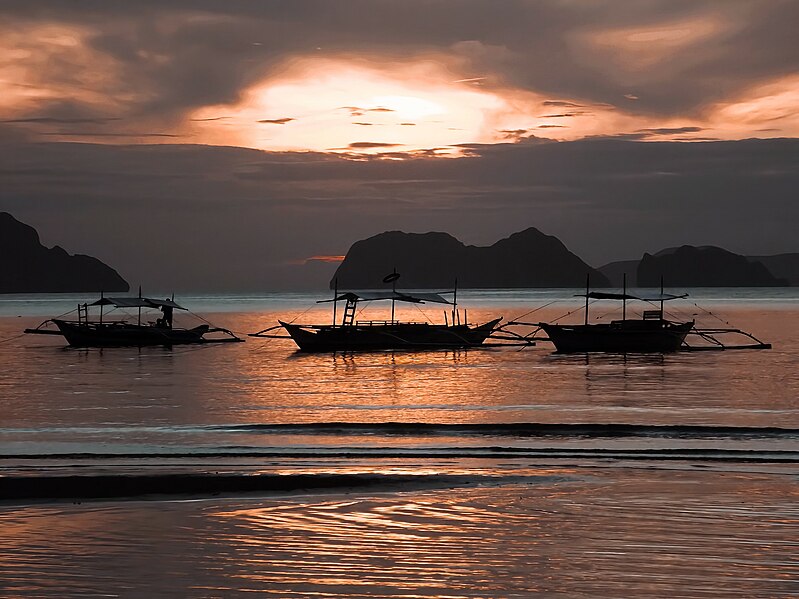 File:Boat Watching El Nido Sunset.jpg
