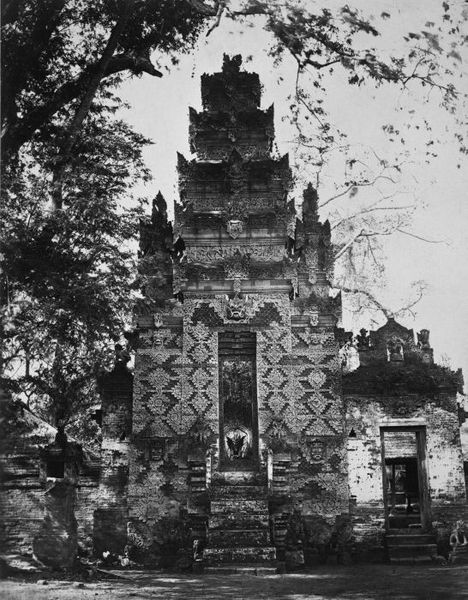 File:COLLECTIE TROPENMUSEUM Hindoeïstische tempel op Buleleng Bali TMnr 60025470.jpg