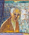 Portrait en buste d'un homme de trois-quart face, front dégarni, cheveux blancs, yeux presque réduits à deux fentes sombres