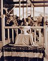 1908年の帝室御賞典で日本レースクラブに下賜された御紋付花盛器（横浜競馬場メインスタンド）