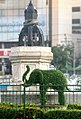 รูปปั้นช้างเอราวัณ ด้านหน้าสถานีรถไฟกรุงเทพ