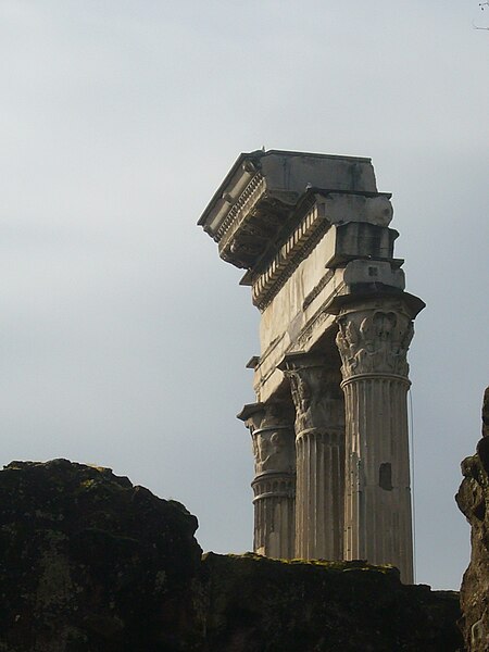 File:Foro romano - tempio dei Castori 1190985.JPG