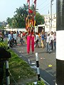 ঢাকার শাহবাগে বারডেমের সামনে পহেলা বৈশাখে (১৪২১ বঙ্গাব্দ) রণপা ধারীর হাঁটার দৃশ্য