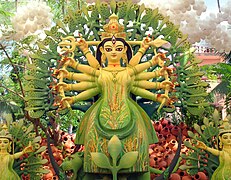 La diosa Durga de verde, durante un evento ambientalista en la India
