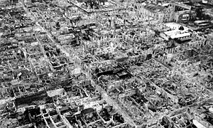 Снимка на разрушения укрепен град Интрамурос, май 1945 г.