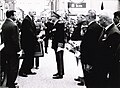 Le président de la république Française Charles de Gaulle salut le préfet Mr Vie, devant le maire Mr Dolhem le 22 Avril 1963 à Isles Suippe.