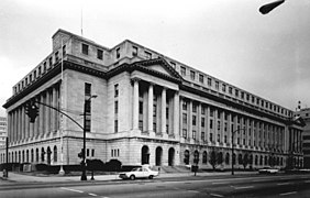 Gene Snyder U.S. Courthouse and Custom House, Louisville, KY Sept 03.jpg