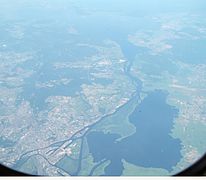 Vista aérea de Szczecin y el llagu Dąbie
