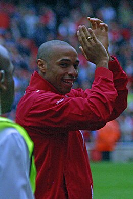 Thierry Henry là cầu thủ giành được nhiều Chiếc giày vàng nhất với 4 lần.