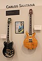 Fan Santana sen des Yamaha (1976) en en PRS (1988. Santana heer uk aaft "Gibson"-Gitaren spölet, sa üs "SG" en "Les Paul".
