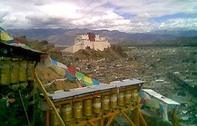 Utsikt mot Shigatses dzong.