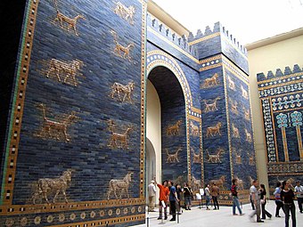 Poarta lui Iștar din vechiul Babilon (575 î.Hr.)