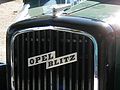 Opel Blitz med ordene skrevet på skråtstilet lyn