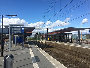 Bahnhof mit neuen Überdachungen (2017)