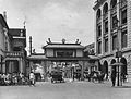 Chinese poort in Medan gebouwd voor Wilhelmina