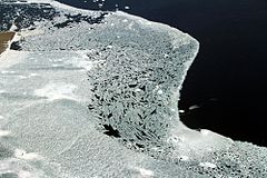 „Zigarren-Eis“, abgebrochen vom Ufereis einer Insel im nordwestlichen Weddell-Meer (Oktober 2016)