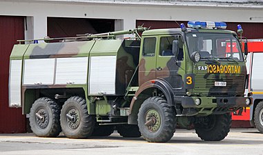 Ватрогасни камион ФАП 2026 БСД/А из састава 204. ваздухопловне бригаде.