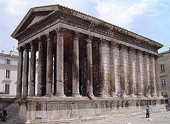 Templo romano en Nimes (llamado la maison carée -"la casa cuadrada"-).