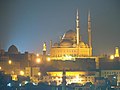 Veduta notturna della collina di Moukkattam, su cui sorge Cittadella del Cairo