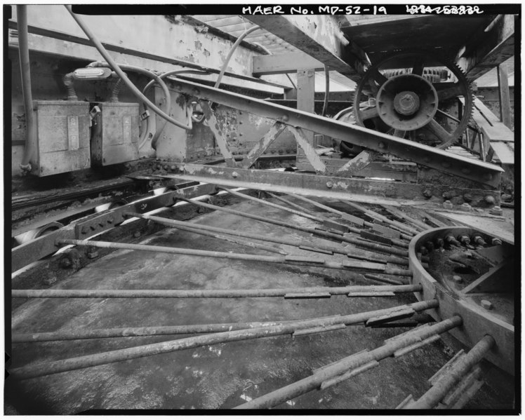 File:DETAIL VIEW OF MOVABLE SPAN MACHINERY UNDER GRID DECK AT CENTRAL PEDESTAL AREA, SHOWING CENTER RING, RADIALS TO EDGE ROLLERS, GEARS, AND ELECTRICAL BOXES (taken in January 1984 HAER MD,10-SHATO.V,1-19.tif