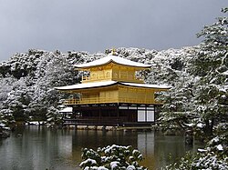 金閣寺の雪景色（京都市）