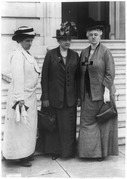 З Джулією Латроп[en] та Мері Макдавел[en], Вашингтон, 1913