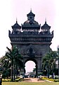 Patuxay slavoluk u Vientianeu, Laos. Slavoluk podignut u slavu vojnika poginulih u borbi za neovisnost od Francuza.